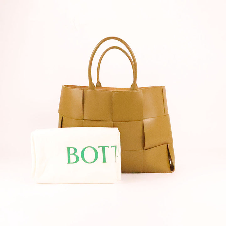 Bottega Veneta The Arco Tote Gross
