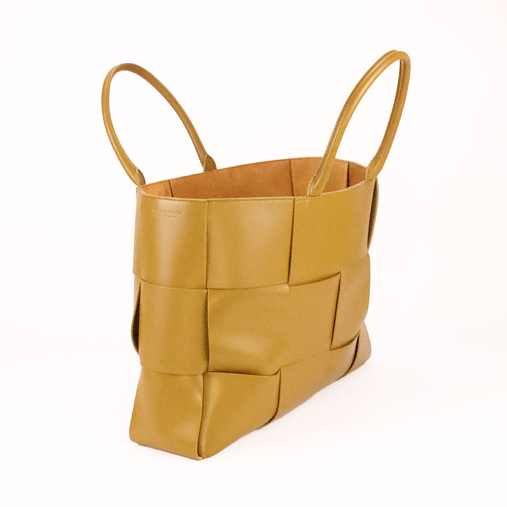 Bottega Veneta The Arco Tote Gross